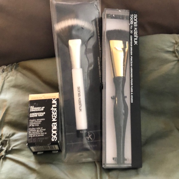 Sonia Kashuk Other - Sonia Kashuk Porcelain Concealer and One brush!!